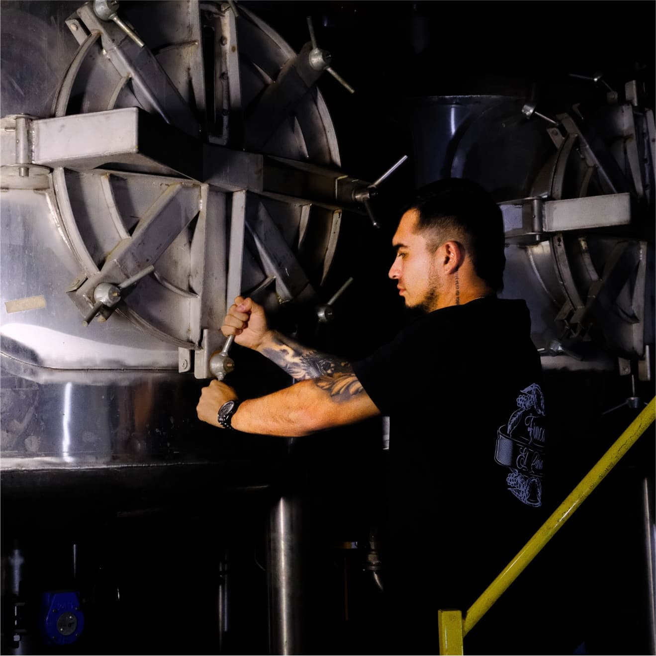 Stainless steel bioreactors for controlled coffee fermentation